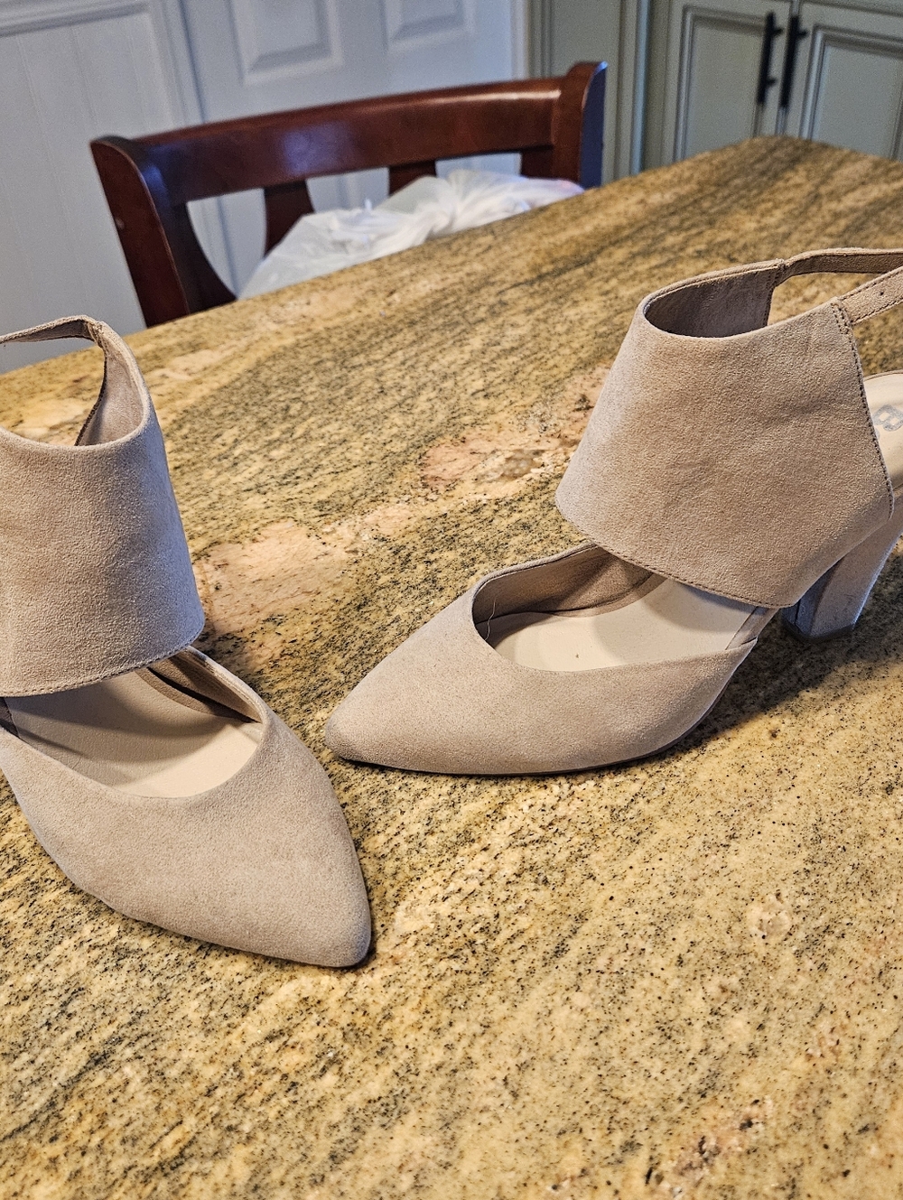 Brand New BC Pointed Ankle-Strap Suede Heels in Taupe 8.5 - Picture 7 of 11